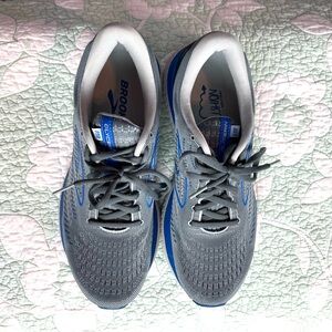 LIKE NEW Men's Brooks Glycerin 19 running shoe, size 9.5